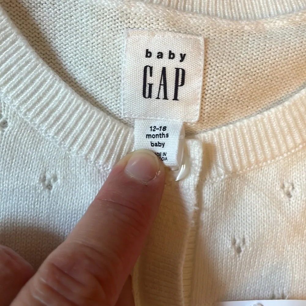 NWT Gap 12-18 month white sweater - Picture 2 of 3